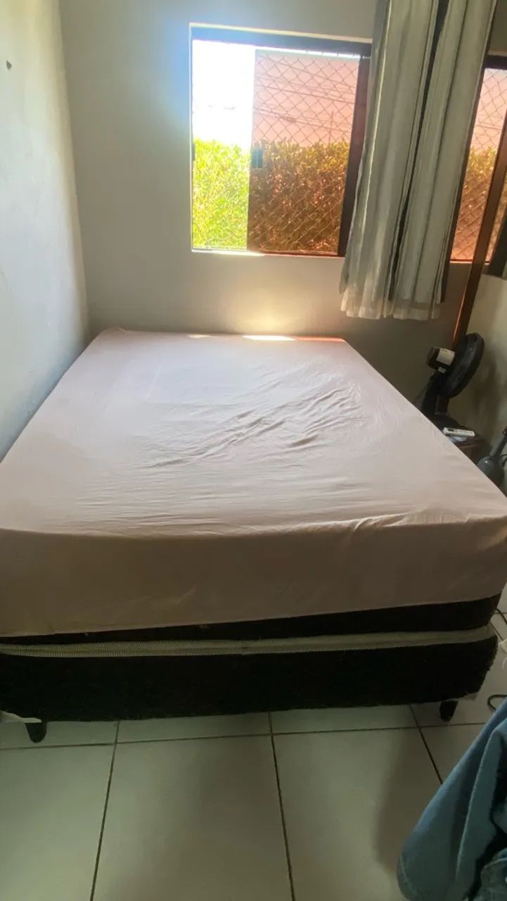 Cama de casal em ótimo estado!