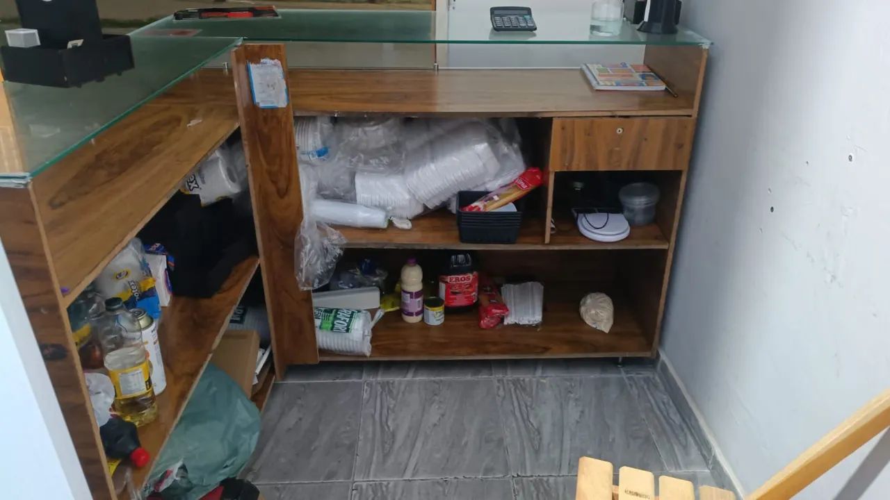 Vende-se balcão 100% MDF com vidro  - Foto 3