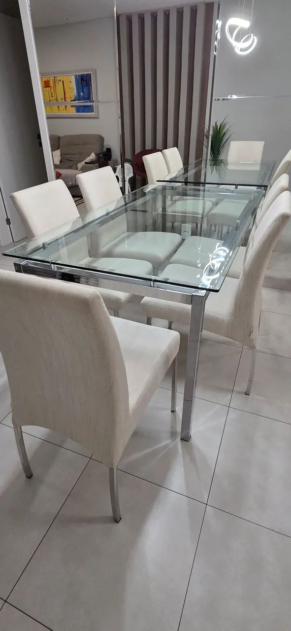 Vendo mesa de jantar com 6 cadeiras