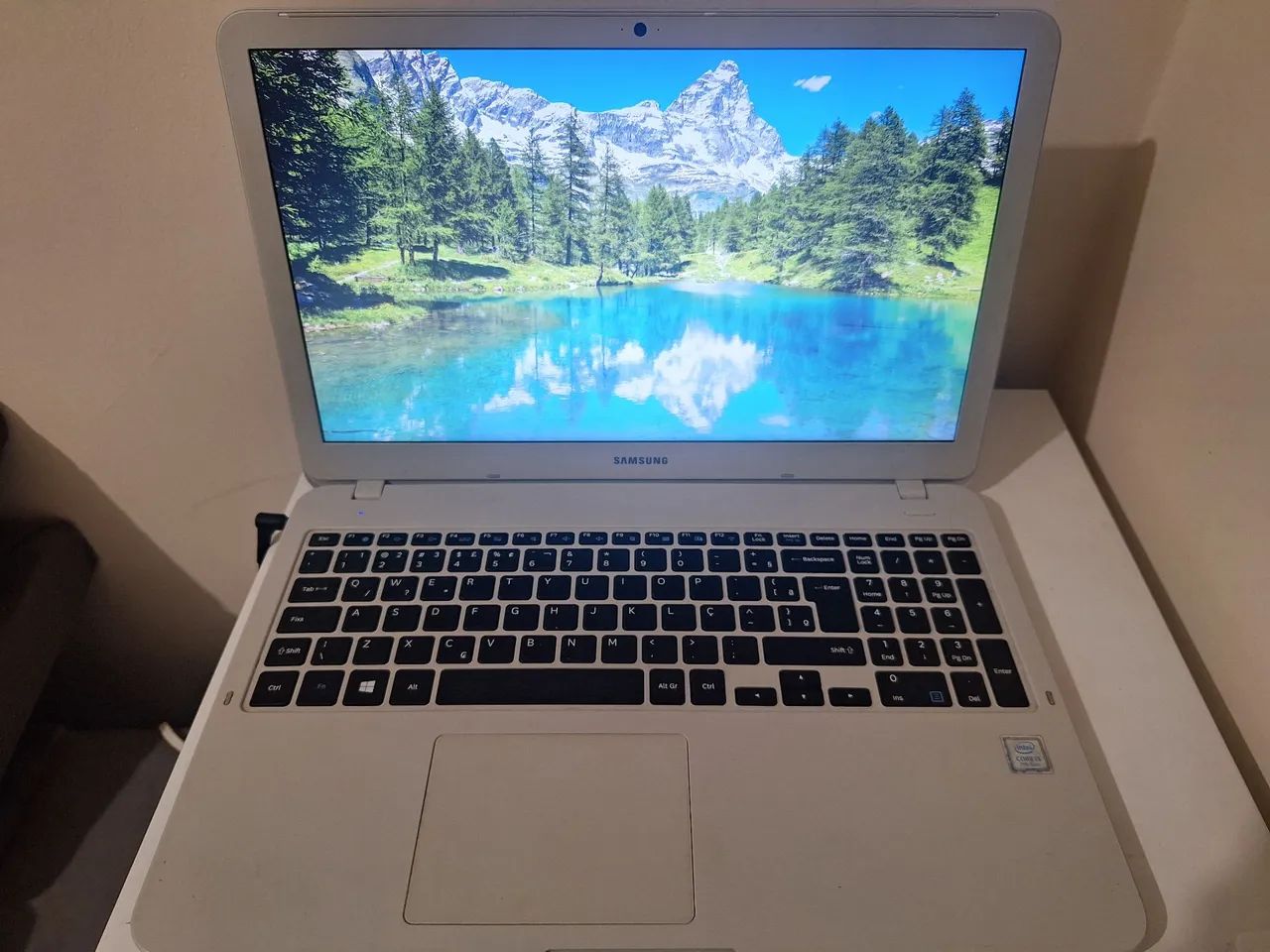 Notebook Samsung Essentials E30