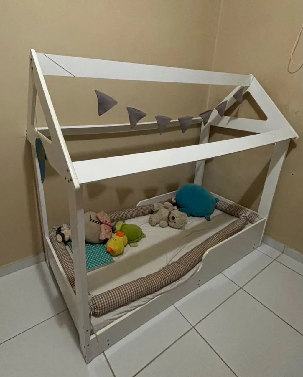 Cama infantil  montessoriana 