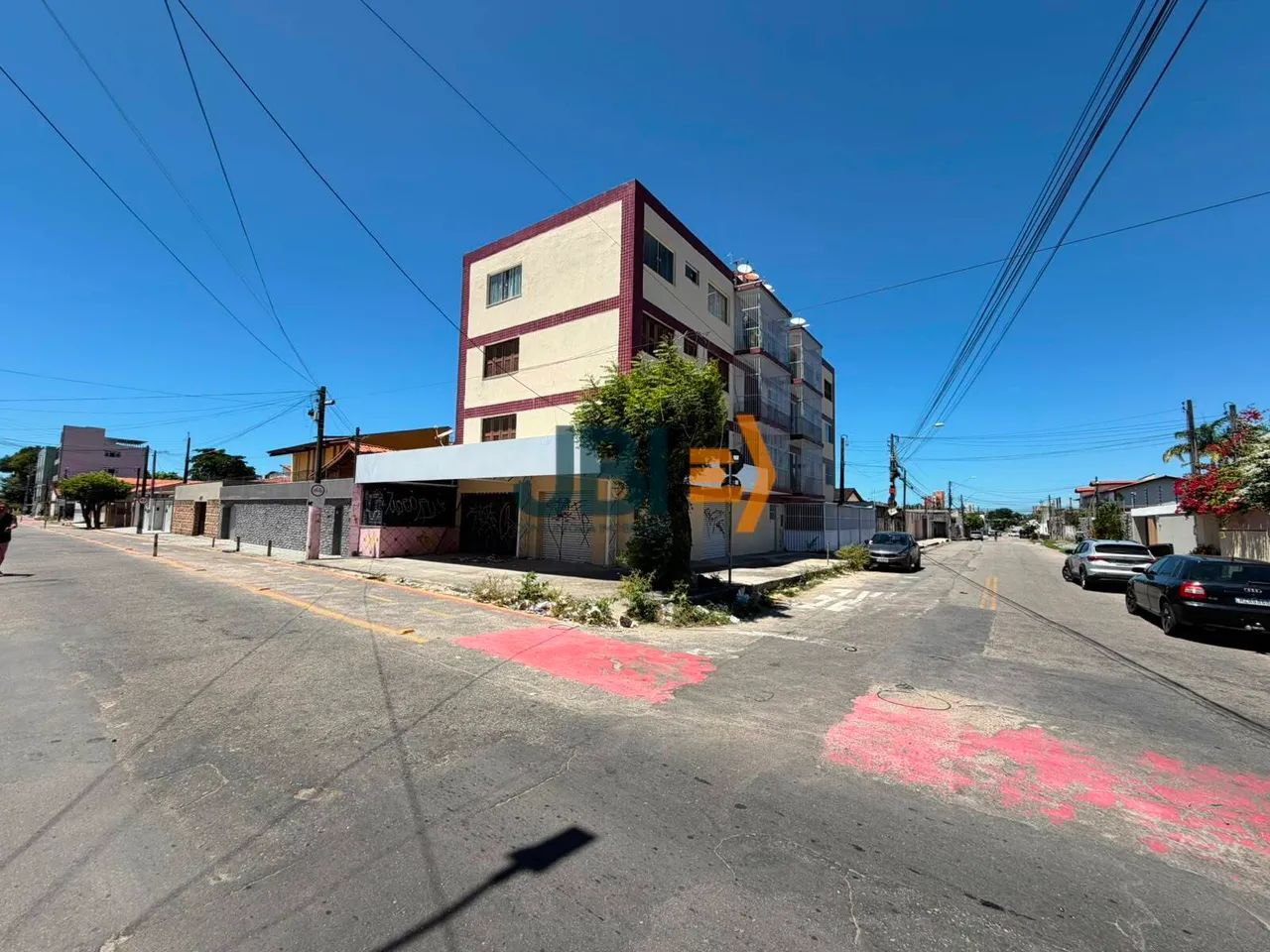 Vende-se Prédio comercial com 6 apartamentos com loja comercial