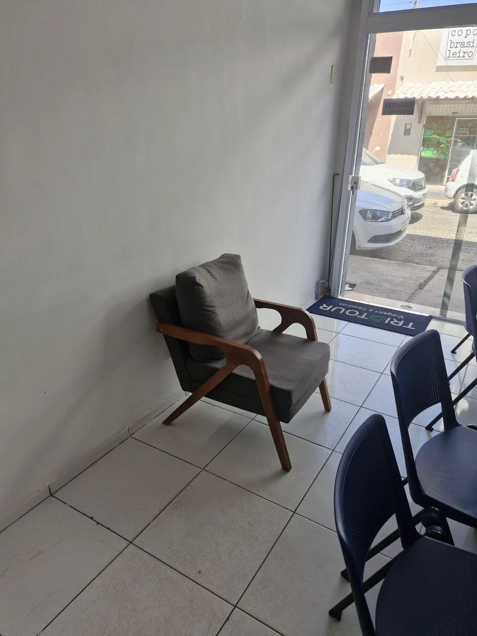 Poltrona de 1 lugar com estofado de tecido (linho) - Foto 3
