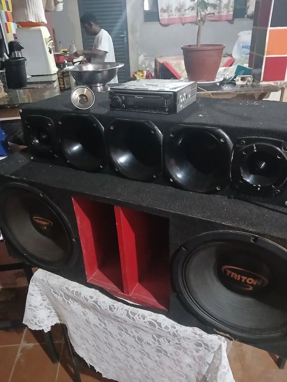 Vendo som de carro filé tocando