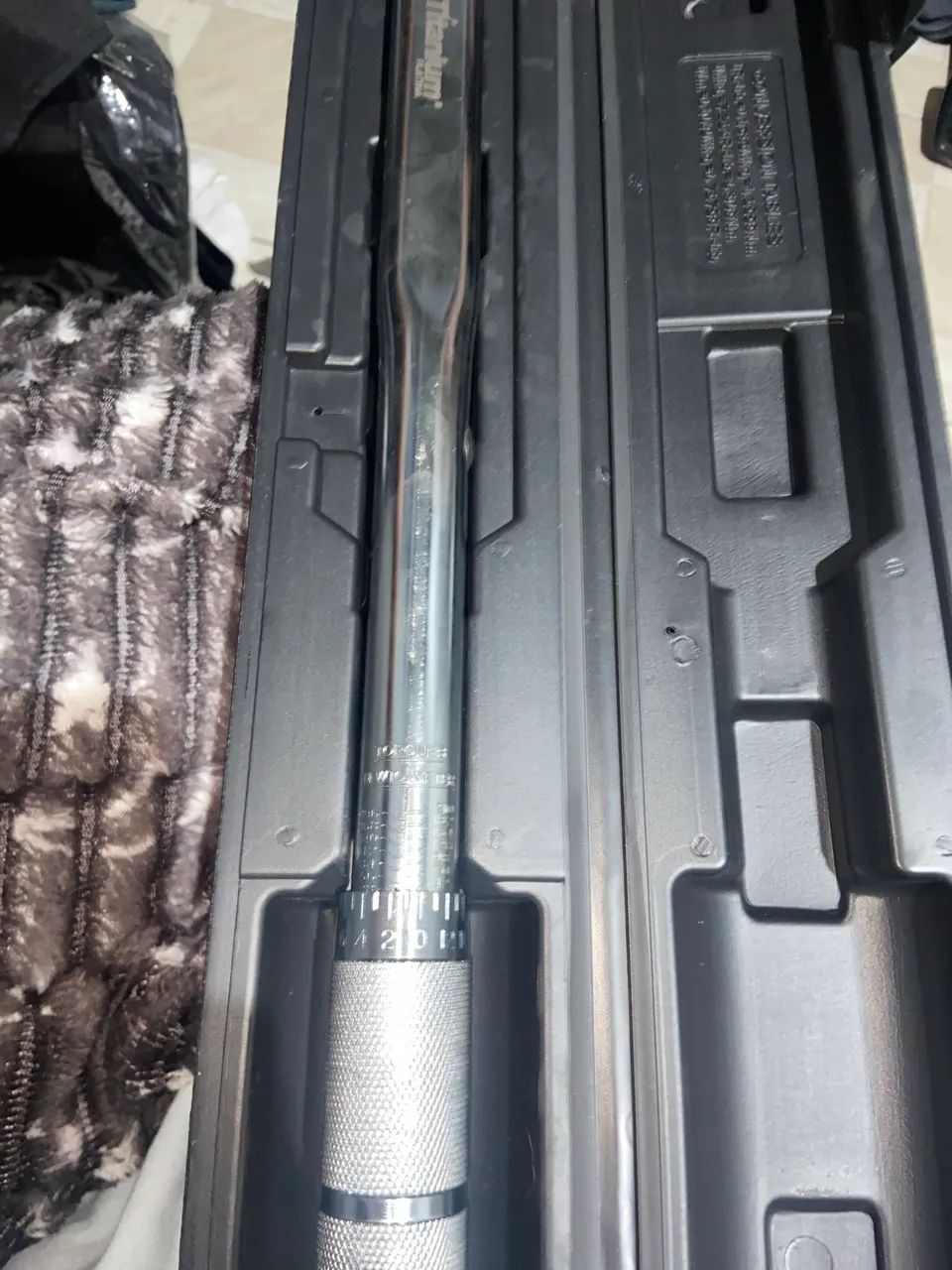 1/2" Torque Wrench, 28–210 N·m, Reversible Ratchet, Professional Grade – Titanium Platina