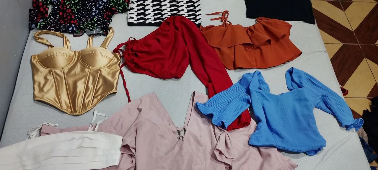 Vendo lote de roupas semi novas  - Foto 2