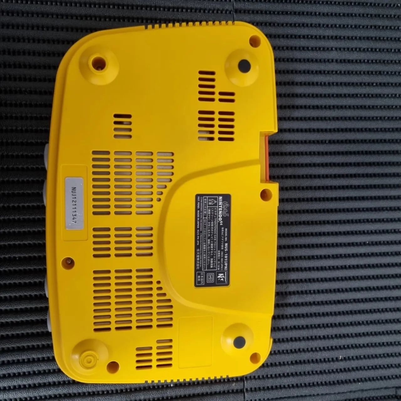 Nintendo 64 Edição Pikachu Laranja e Amarelo Japonês IMPECÁVEL  - Foto 2
