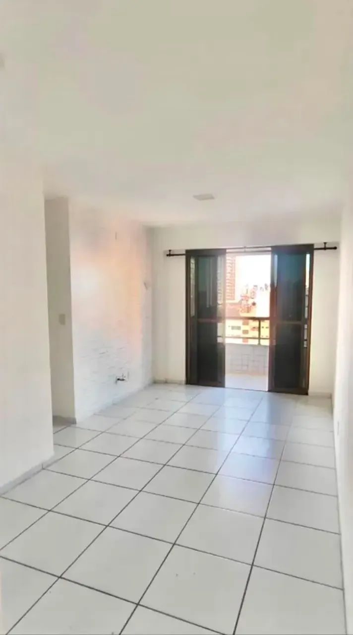 Imóvel para aluguel possui 79 metros quadrados com 3 quartos - Foto 2