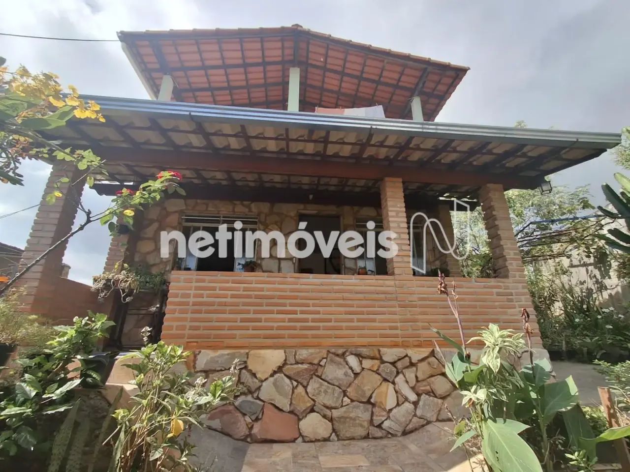 Casa 03 quartos e 01 vaga no TUPI