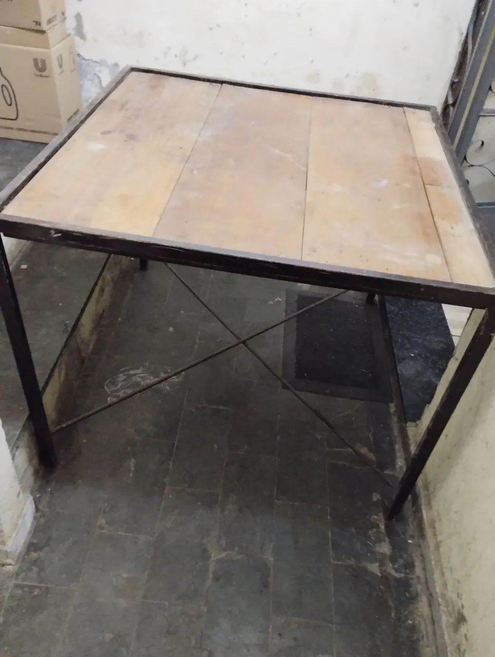 Mesa Funcional com Estrutura de Ferro. - Foto 2