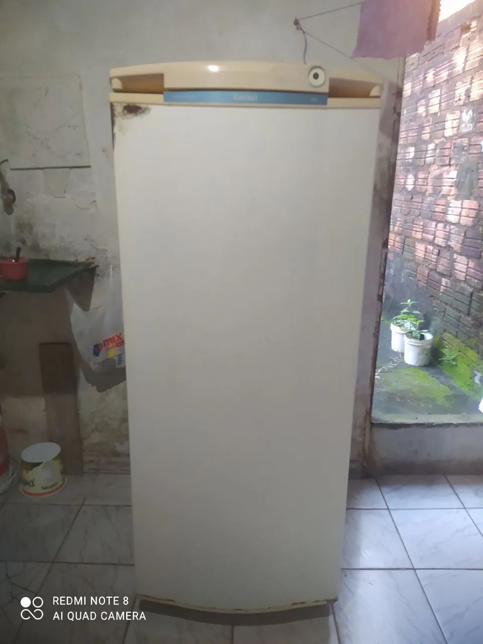Geladeira Consul com avarias 