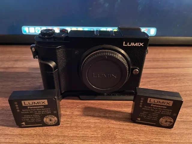 Câmera Panasonic Lumix GX9 + grip JJC + 2 baterias extras