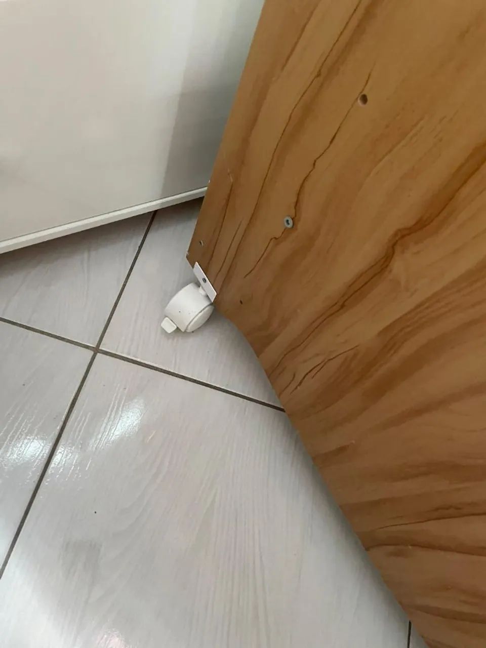 BERÇO AMADEIRADO E BRANCO (PRATICAMENTE NOVO) - Foto 2