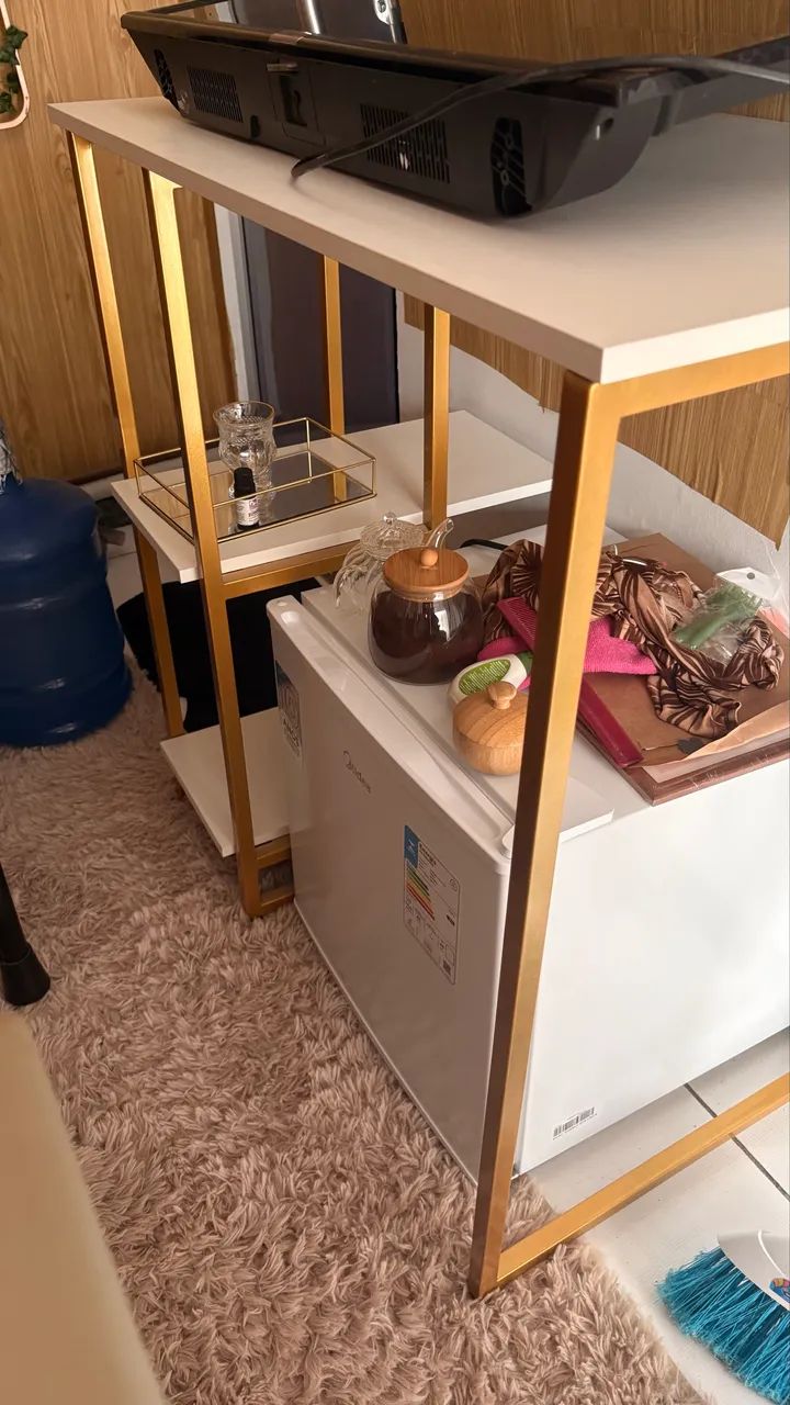 Vendo mesa pra frigobar 