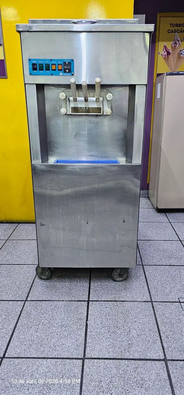 MÁQUINA DE AÇAÍ E SORVETE