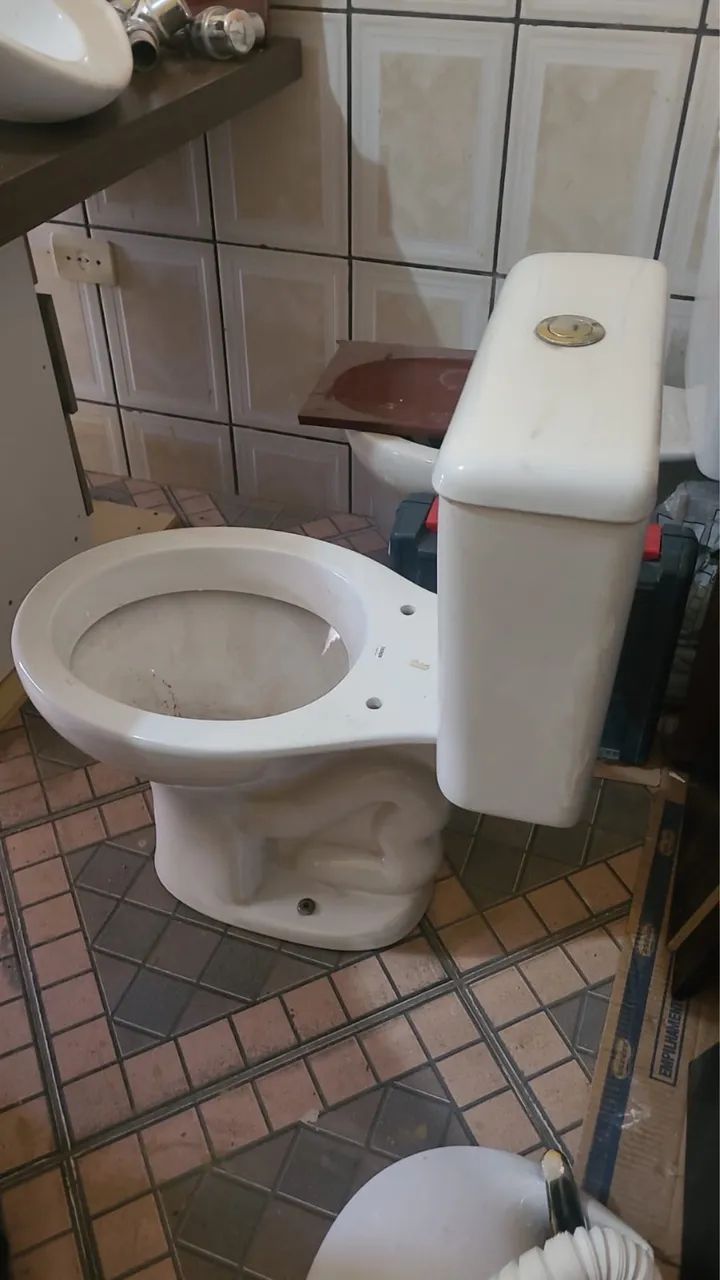 4 privadas com caixa acoplada sem uso