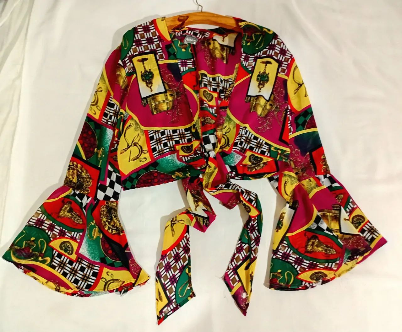 Blusa vintage mangas em sino