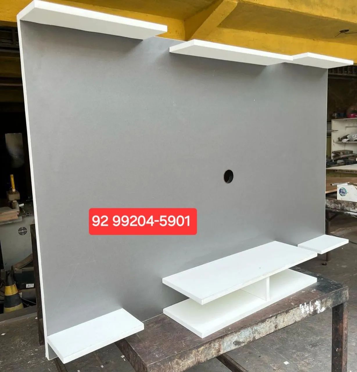 Painel de tv cinza 
