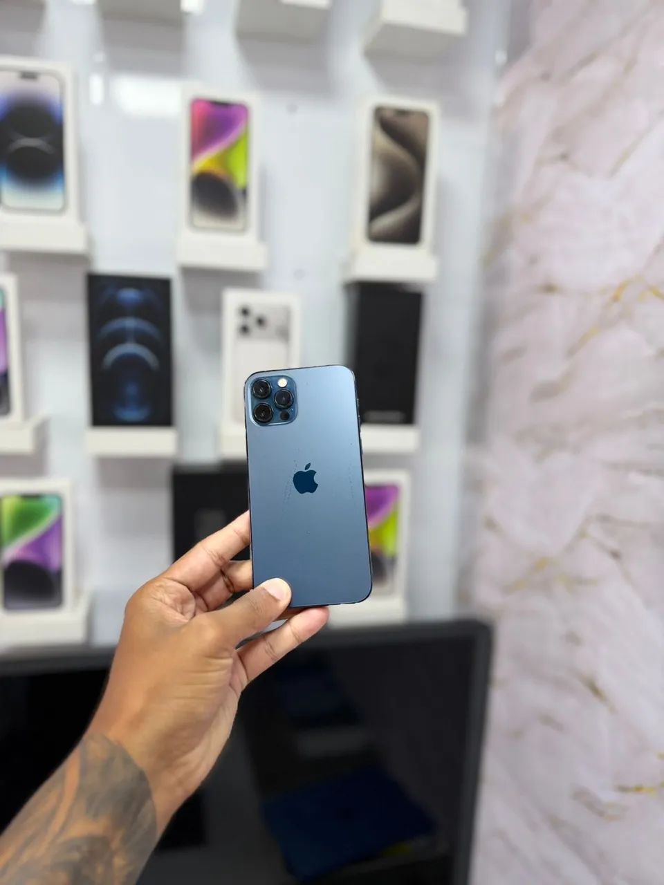 IPHONE 12 PRO - 128GB BLUE ?1.899 - Celulares e Smartphones