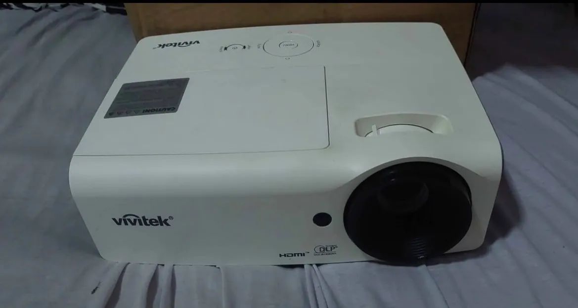 Projetor Vivitek -Modelo Profissional  Excelente Estado