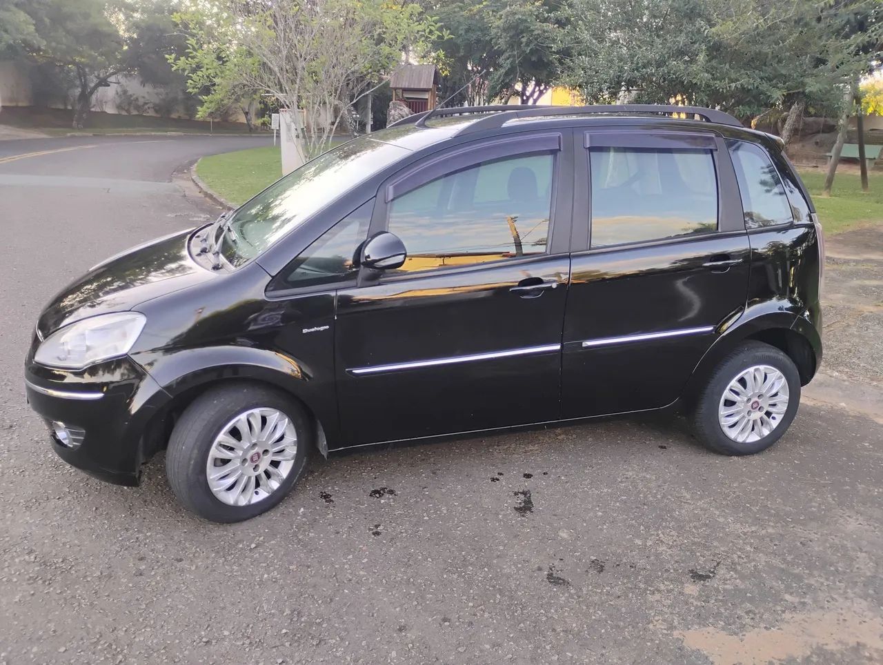 Fiat Idea Essence Dualogic 1.6 Flex 16V 5P 2012 - Foto 2