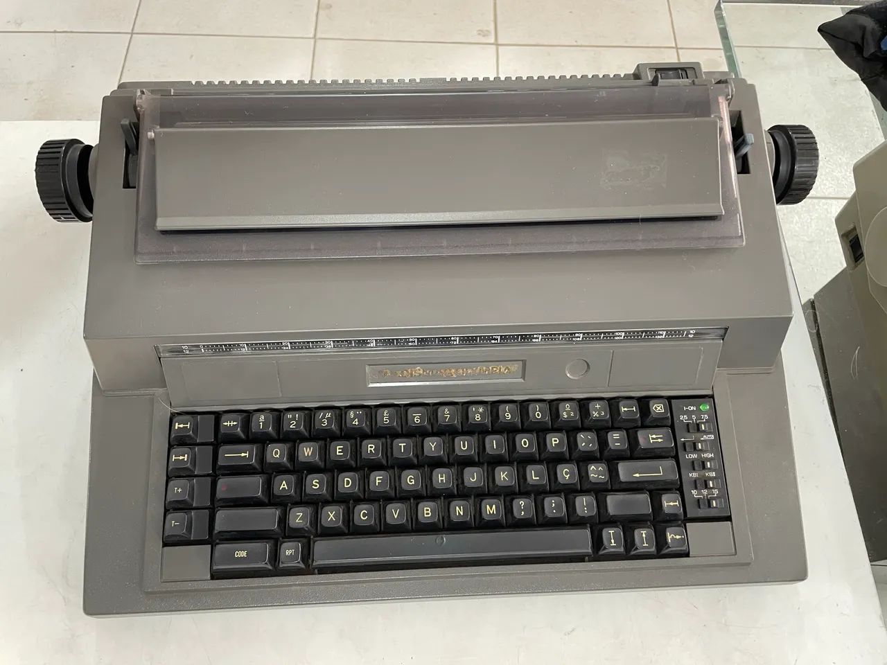 Máquina de Escrever Dismac Olympia - Foto 4