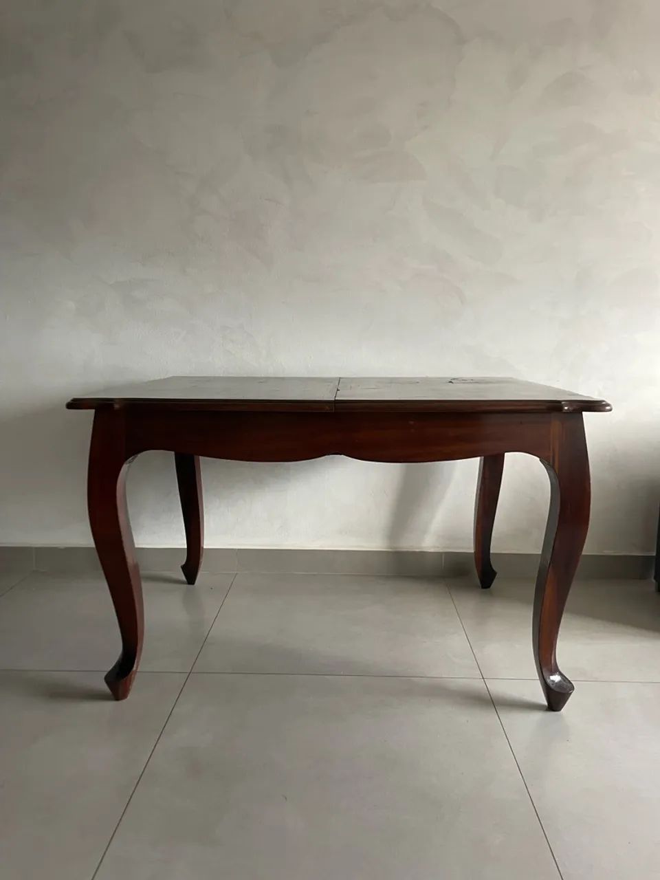 Mesa de jantar em madeira maciça+3 cadeiras 