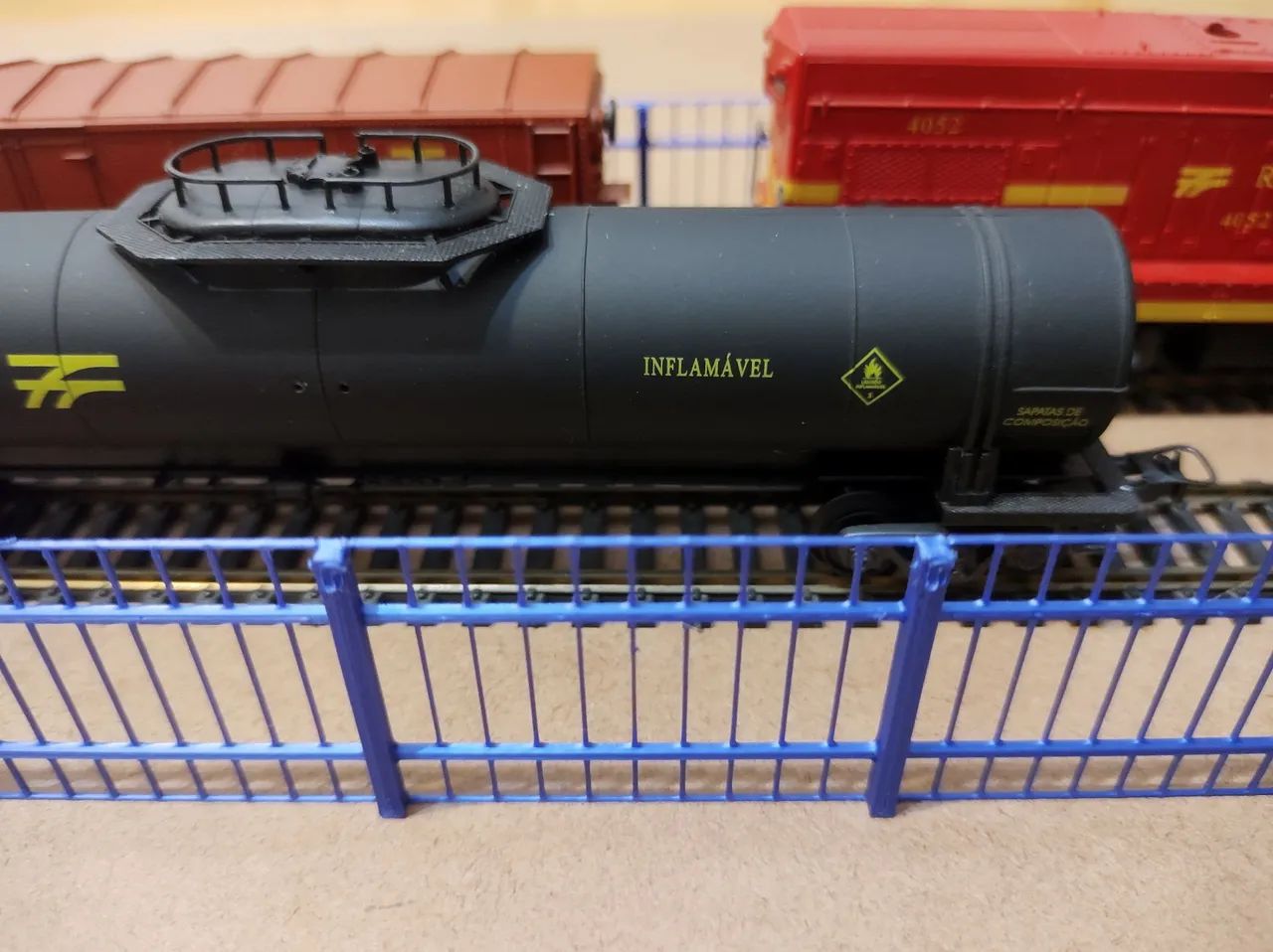 Casa e gradil HO, ferromodelismo! - Foto 5