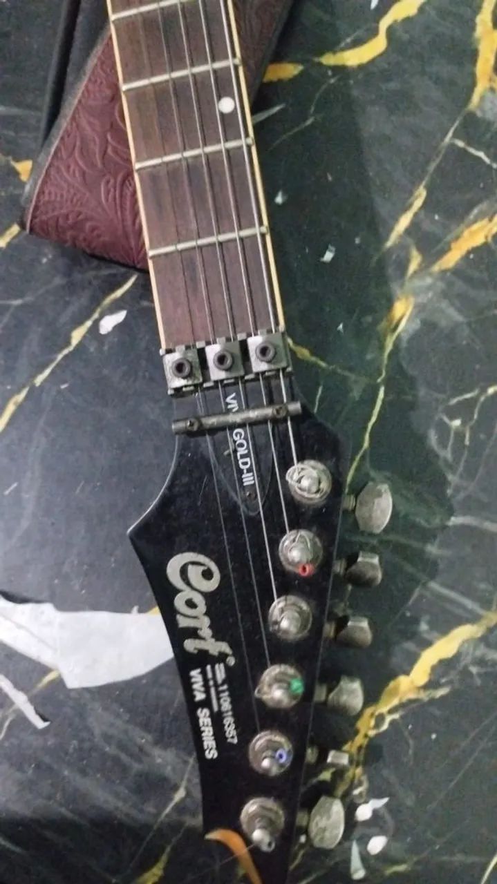 Guitarra e pedaleira  - Foto 2