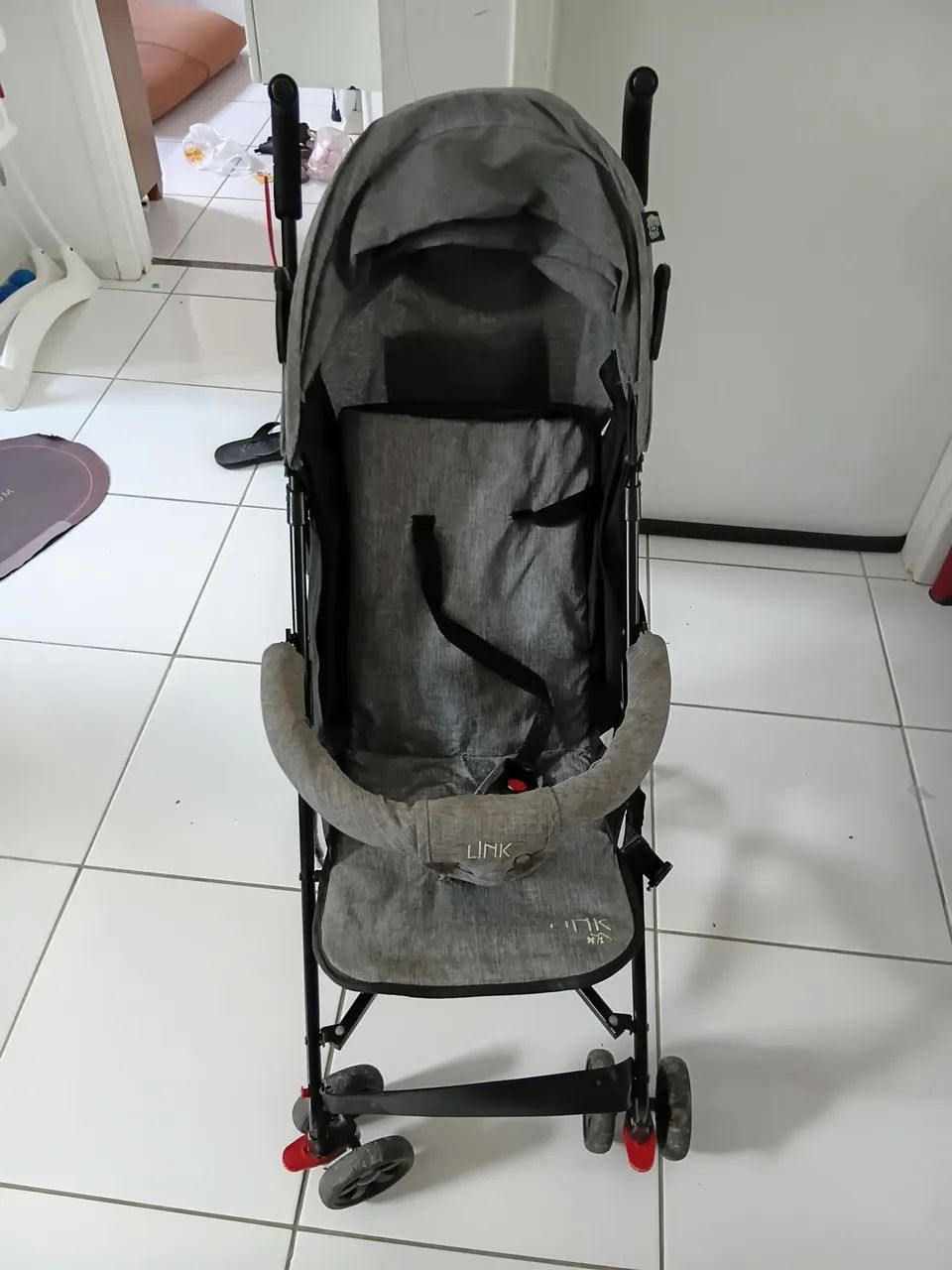 Carrinho de bebê que fecha