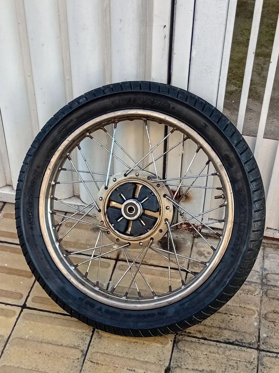 RODA DE 150 COM PNEU 