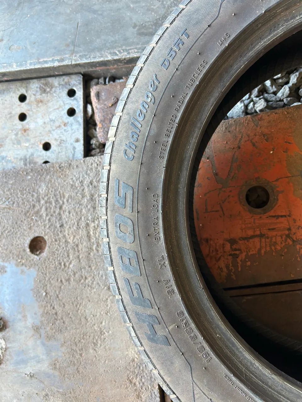 Vende-se peneu de carro - Foto 2