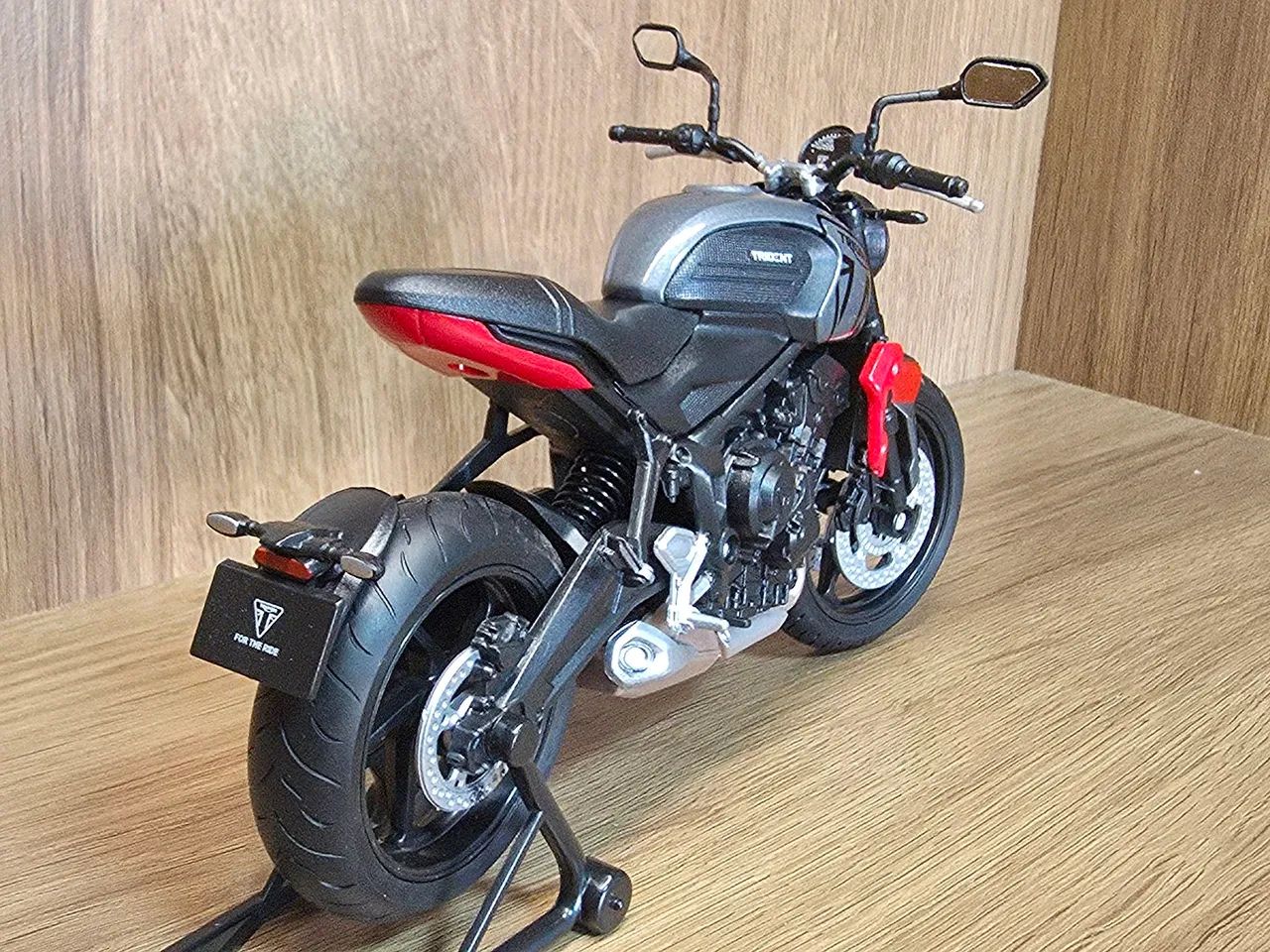 Miniatura Triumph Trident 660 escala 1:12 Welly<br> - Foto 4
