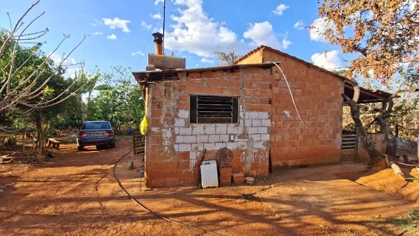 Chácara de 2000m2 com casa, água, é luz proximo a 040 - Foto 2