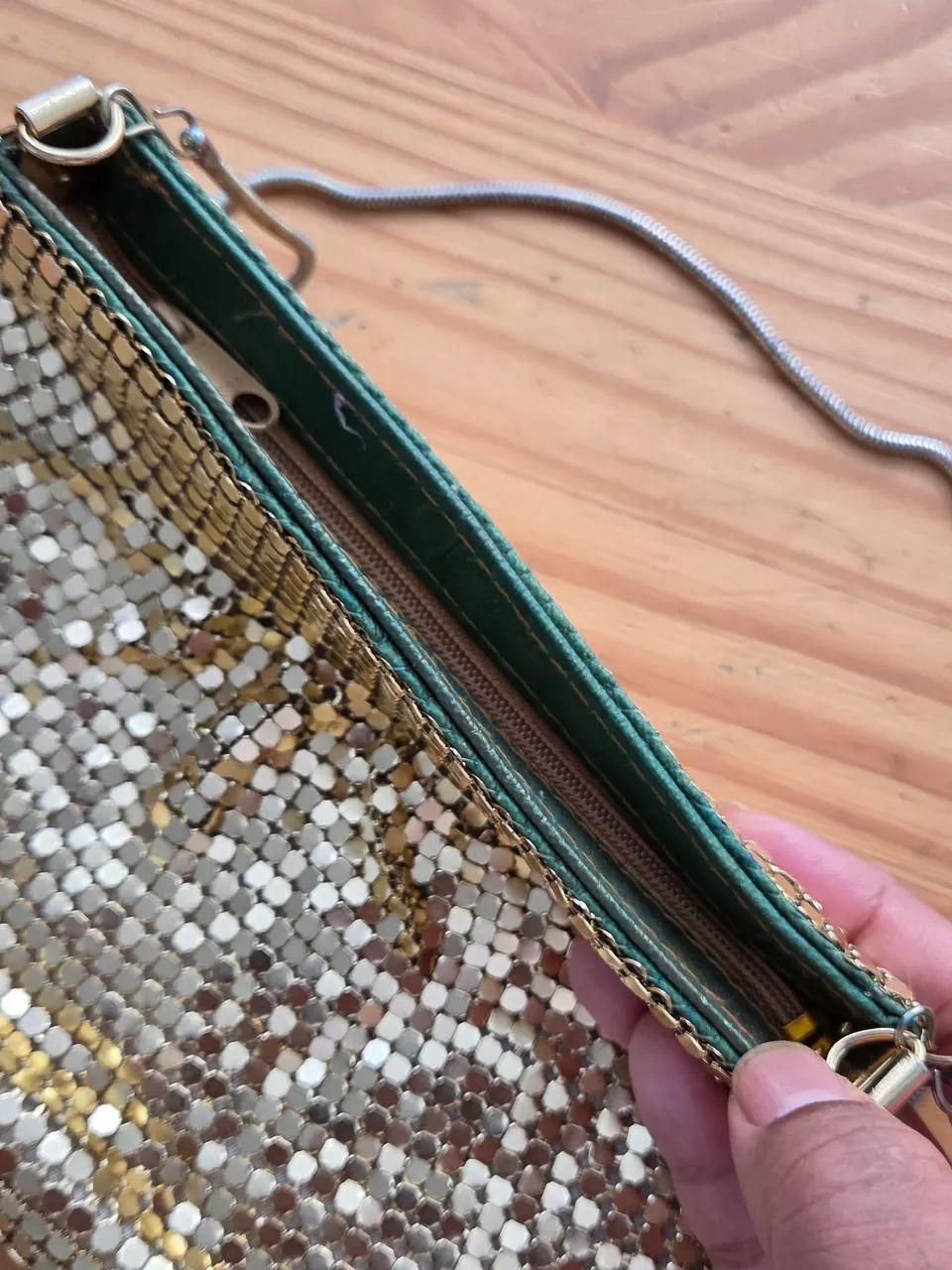 Bolsa  Vintage De Malha Metal Dourada - Foto 3