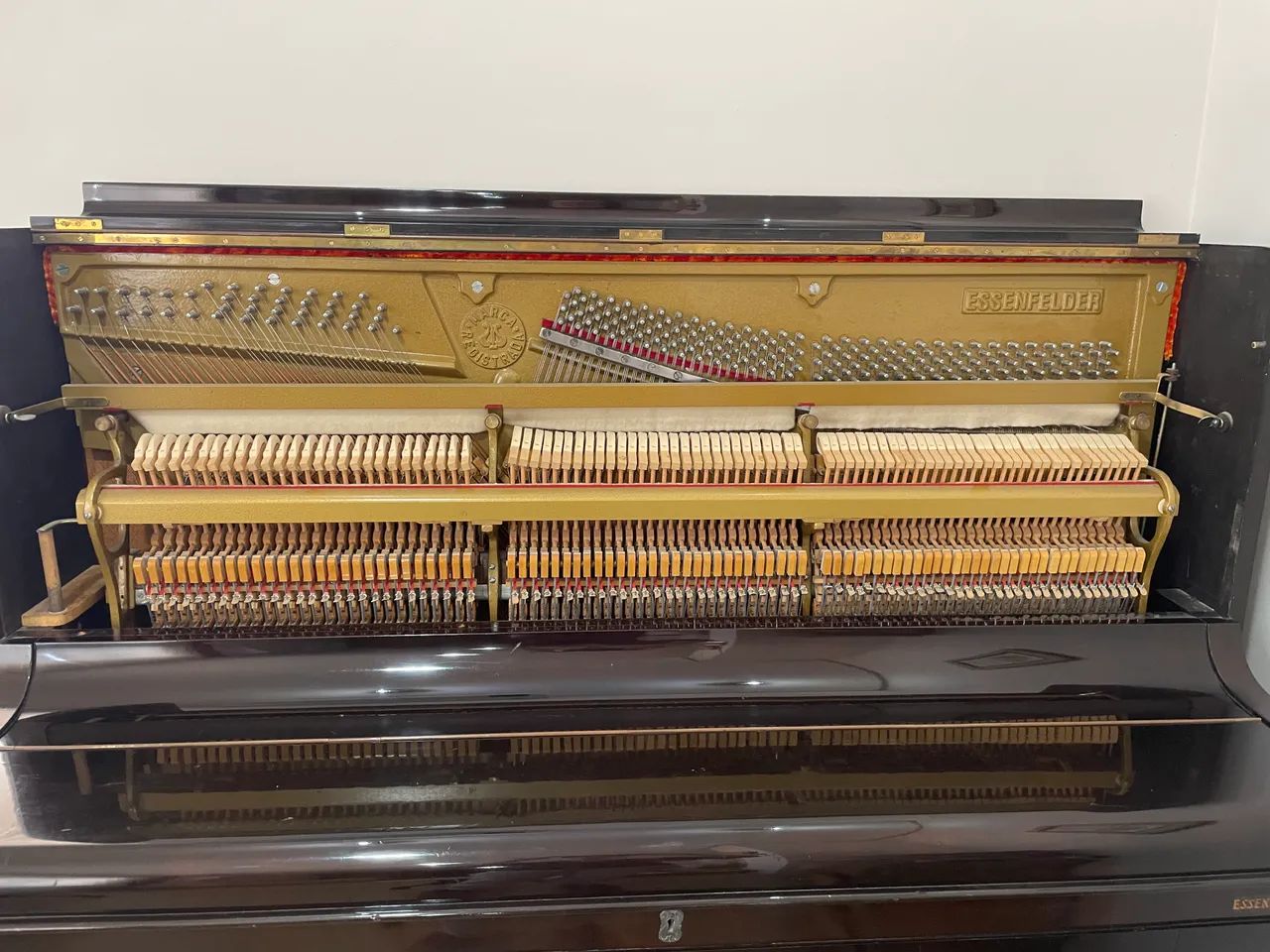 Piano Essenfelder em ótimo estado e com som lindo! - Foto 4