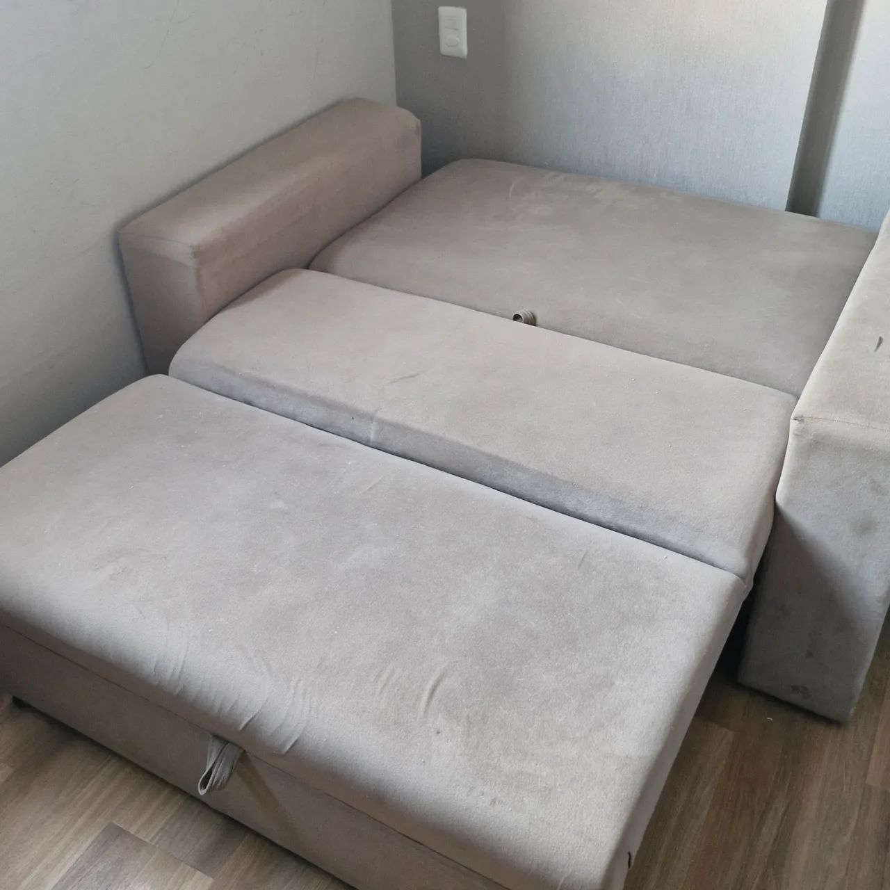 Lindo Sofá Cama em Suede Macio e Confortável! - Foto 4