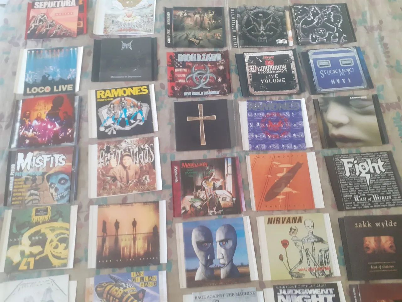 DEZENAS DE CAPAS E CONTRA CAPAS CDS ROCK METAL LEIA O ANÚNCIO  - Foto 3