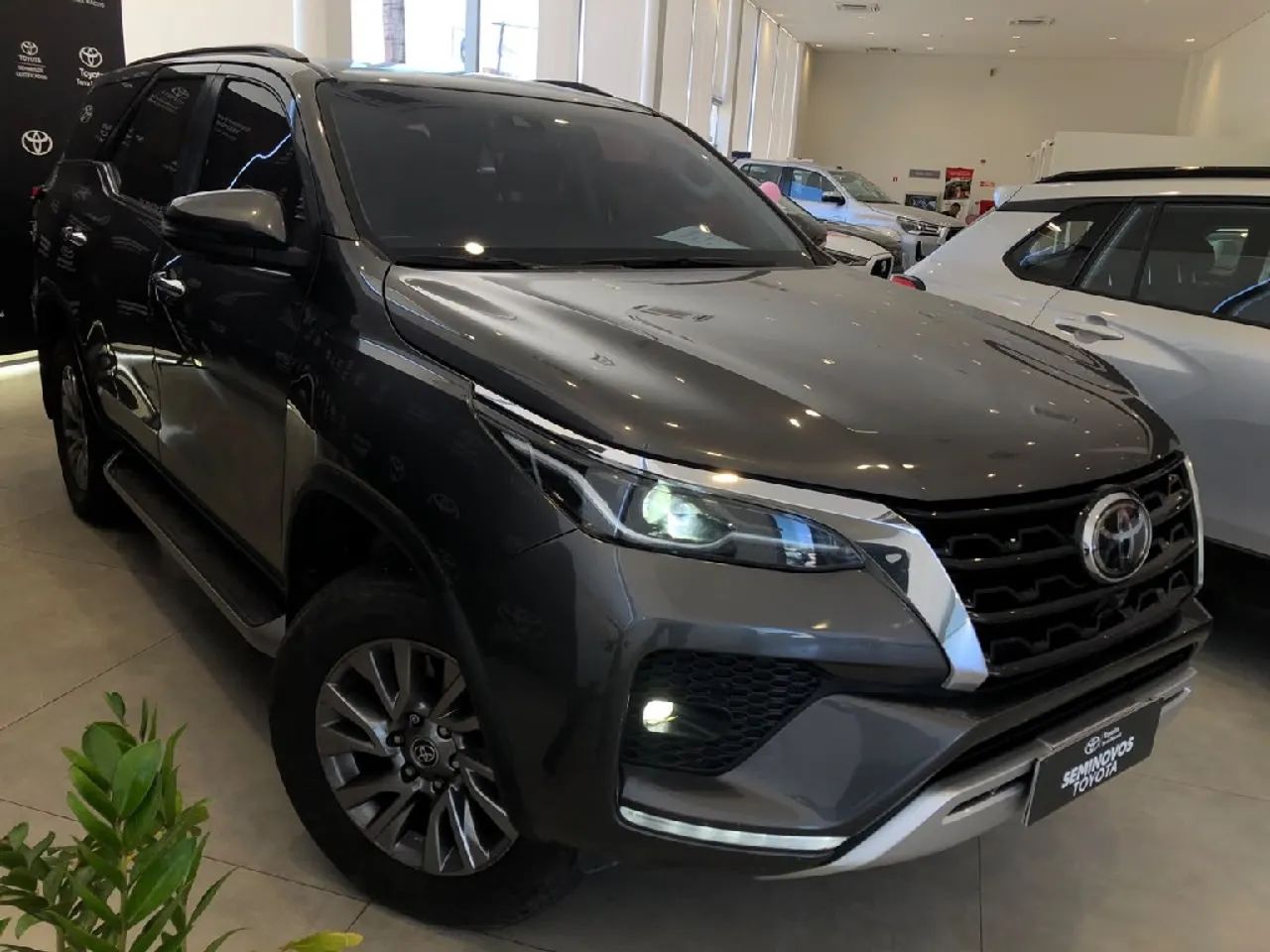 Toyota Hilux SRX 4X4 AT 2.8 TB 2024