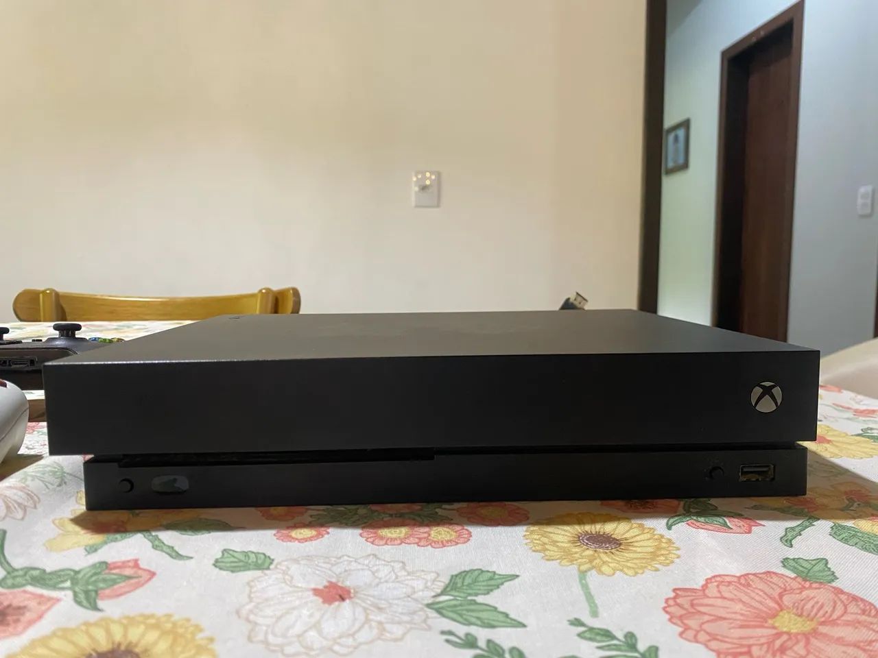 Xbox One X c/2 controles - Foto 2