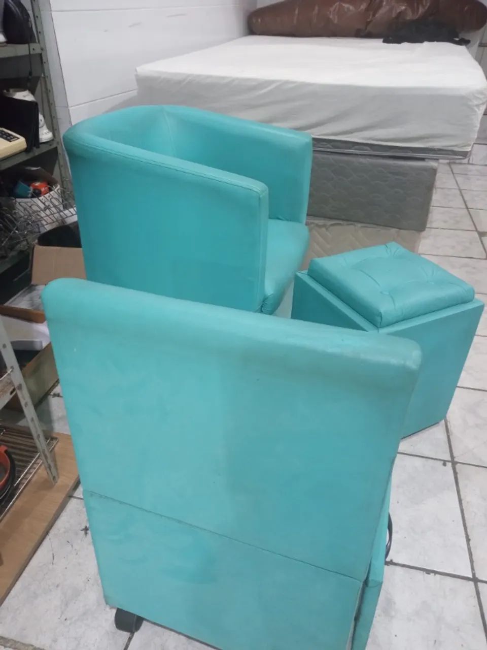 (Cód 049) Conjunto Pedicure com Poltranas e Puff tudo bem conservado  - Foto 4