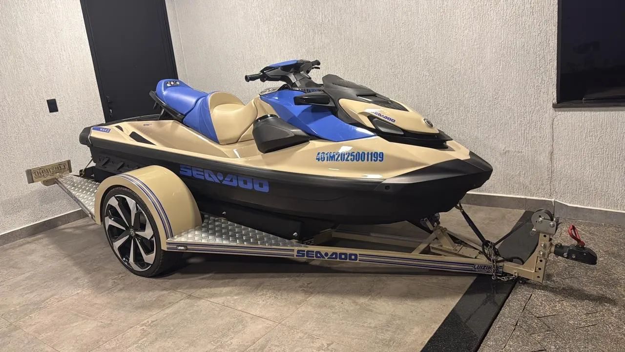 Jet Ski 170 wake