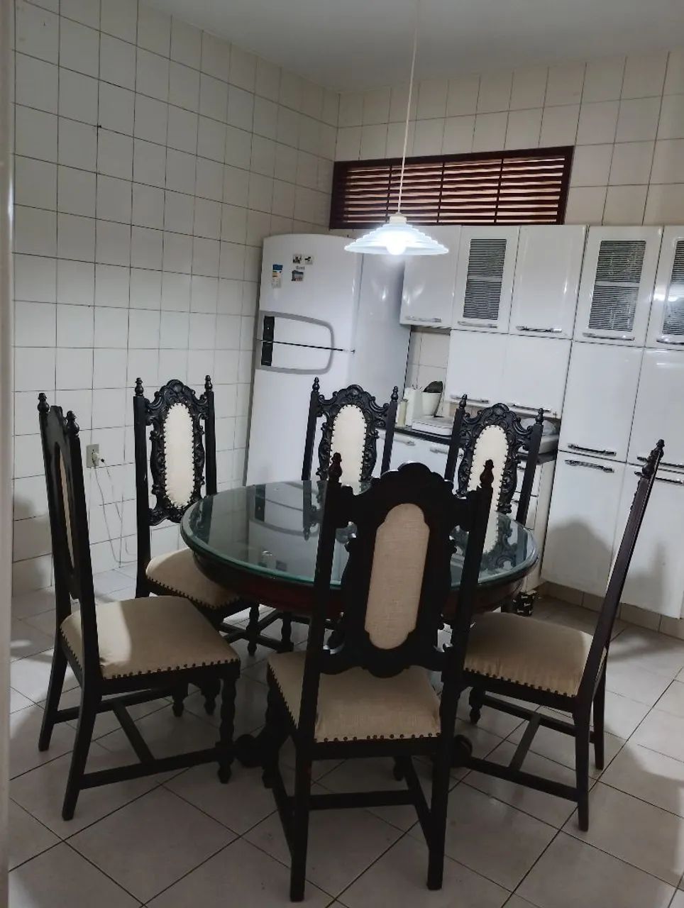 Mesa com 6 cadeiras com almofadas