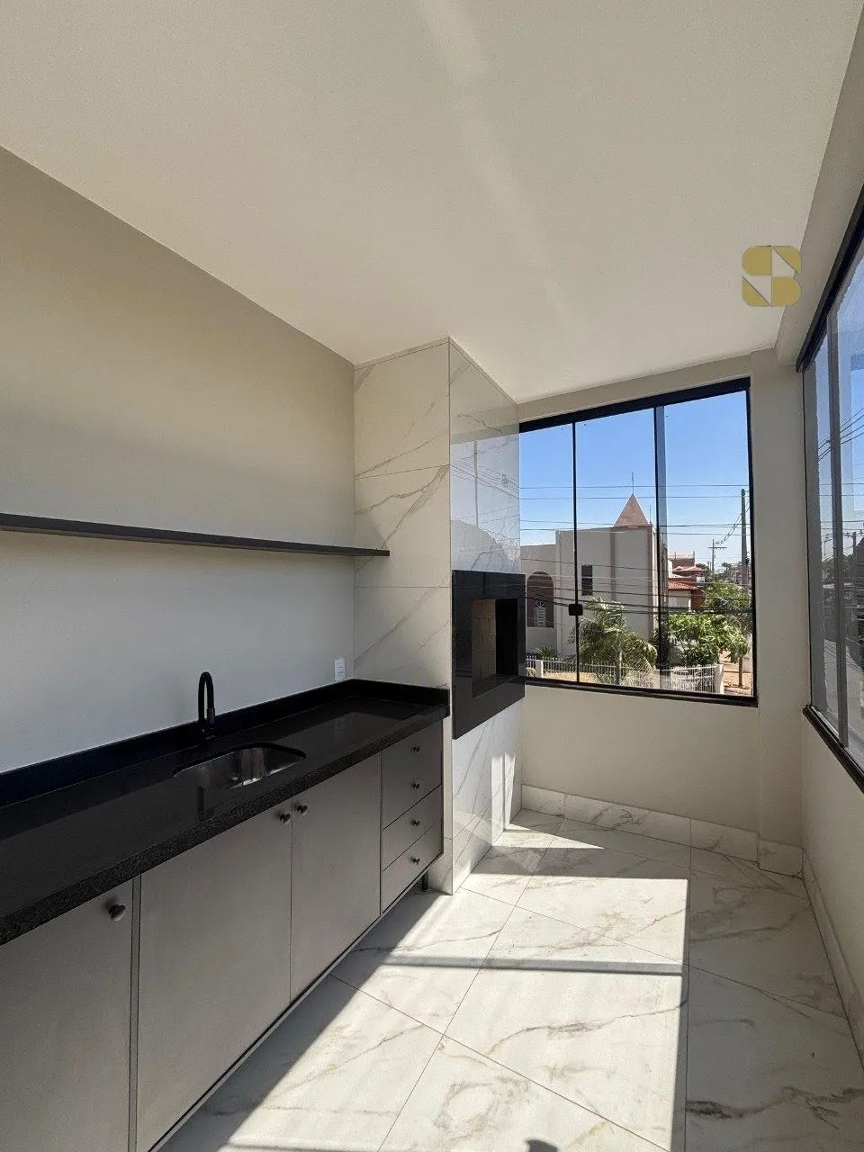 Sobrado com 3 quartos e uma suíte disponível para locação - Foto 2
