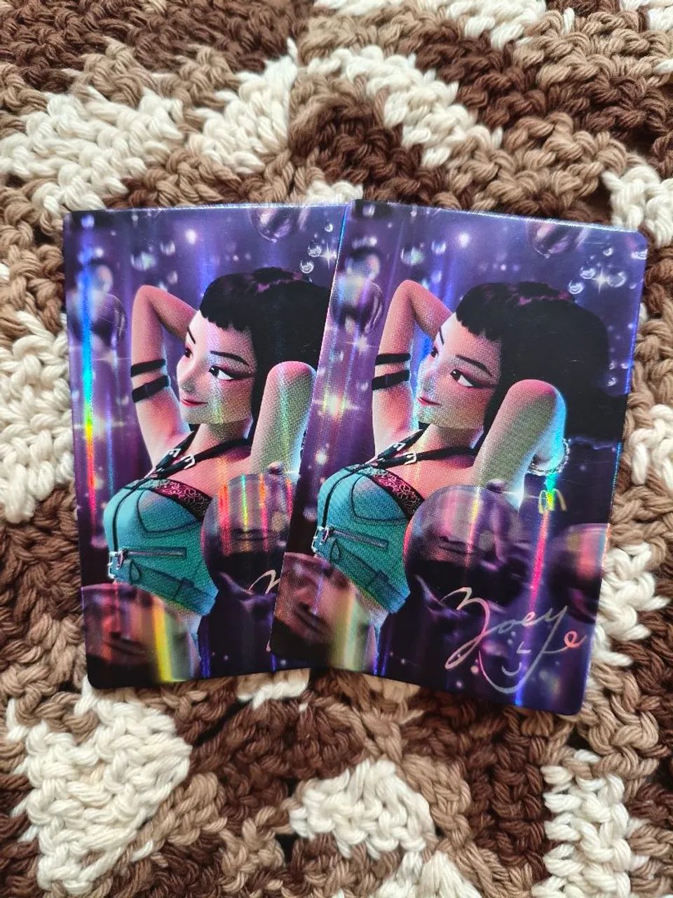 Photocard - Guerreiras do Kpop e Saja Boys em parceria com o MC.