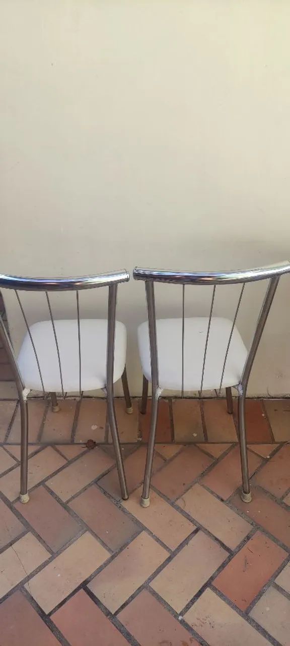 2 Cadeiras Tubulares Cromadas com Assento Branco - Bom Estado - Foto 4