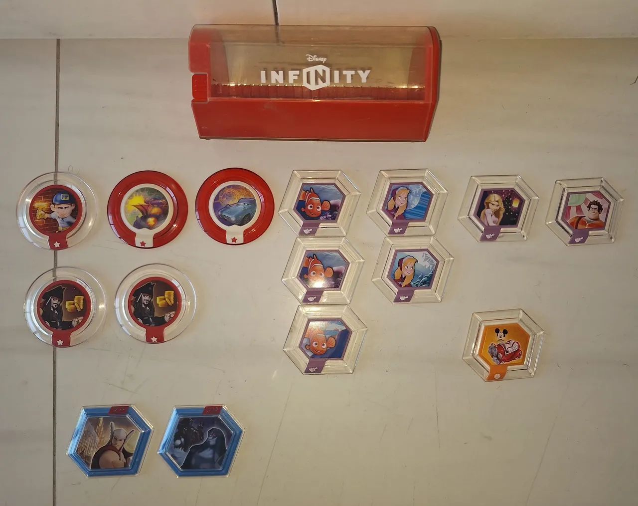 Conjunto com MUNDOS e PAPÉIS de PAREDE da DISNEY INFINITY