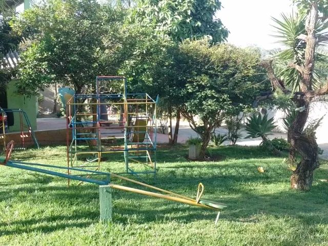 Sitio com piscina com 6 quartos area de 1.600 m²