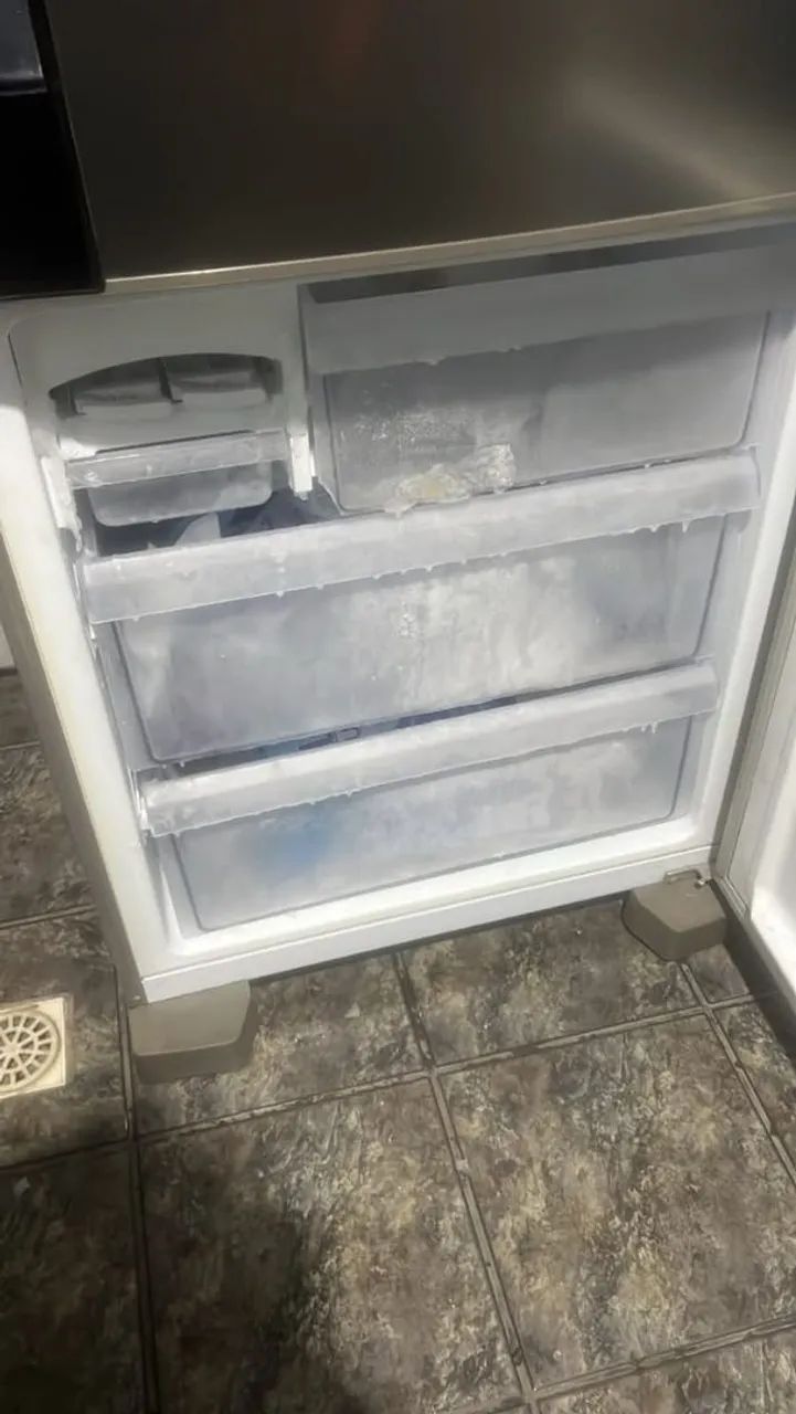 Geladeira com freezer invertido  - Foto 5