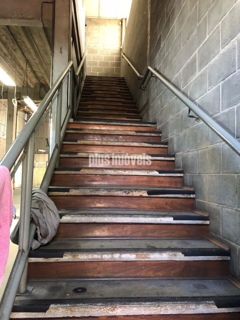 Galpão Industrial com Área Total de 700,0m² 4 Escritórios 6 Vagas - Foto 3